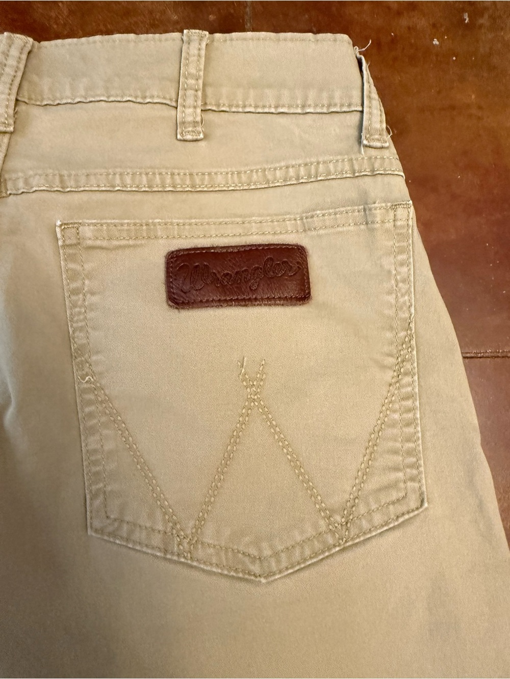Wrangler Slim Straight Men’s Pants in Khaki size 30x32